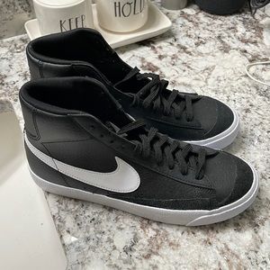 Nike blazer size 7 youth
